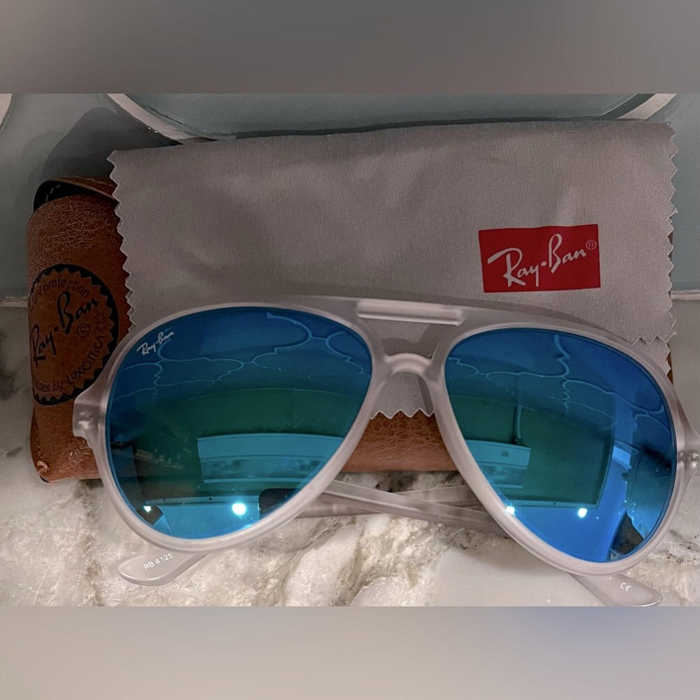 Ray Ban mirrored plastic aviator sunglasses